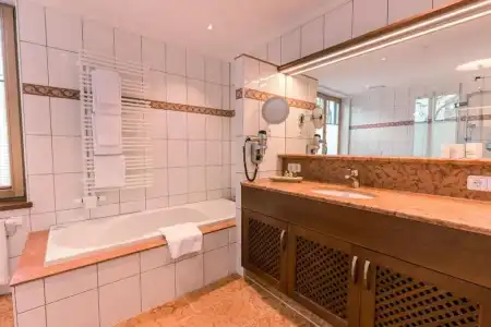 & Gaststätte zum Erdinger Weißbräu - 62