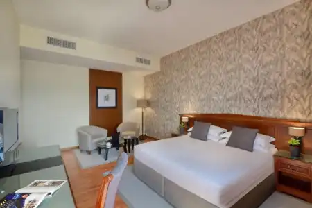 Majestic City Retreat - 34