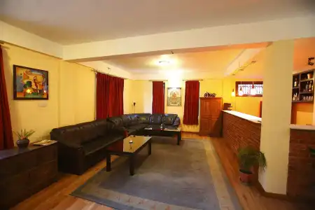 Royal Astoria - 10