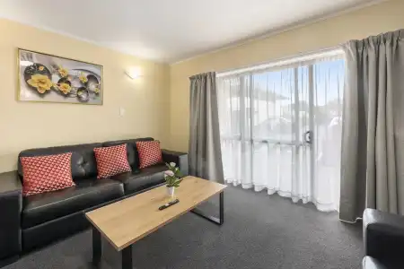 Fenton Court Motel - 40