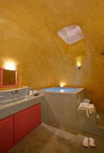 Caldera Cliff Illusion Suites - 38