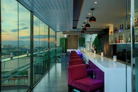 Renaissance Riverside Saigon - 44