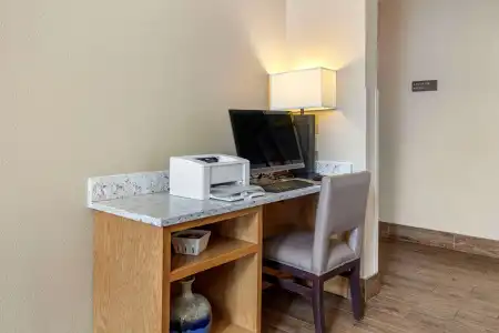 Comfort Inn & Suites Albuquerque Downtown - 2