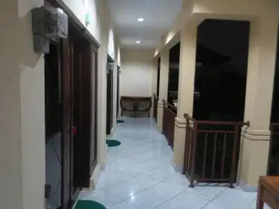 Sari Buana Bed & Breakfast - 10