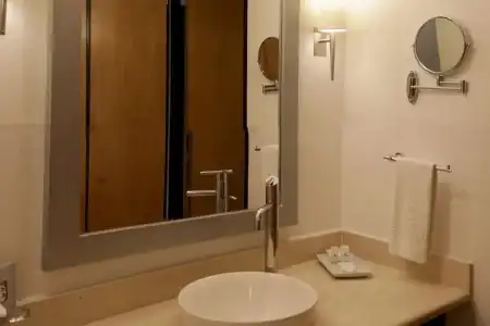 & Suites PF - 8