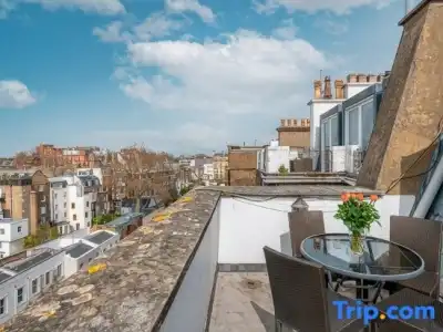 Queensgate Court - 225