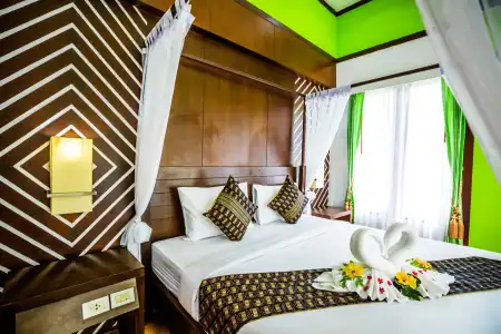 Phi Phi Andaman Beach Resort - 2