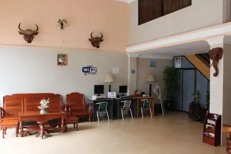 Lucky 2 Guesthouse - 1