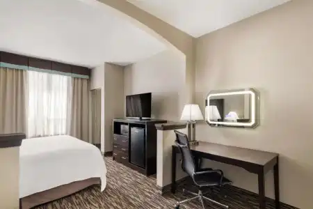 Comfort Suites Plano East - Richardson - 38