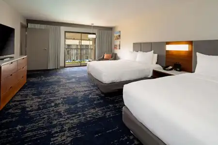 DoubleTree by Hilton Bakersfield - 44