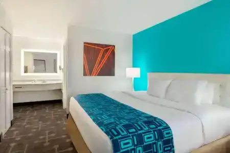 Howard Johnson by Wyndham Chattanooga Lookout Mountain I-24 - 24