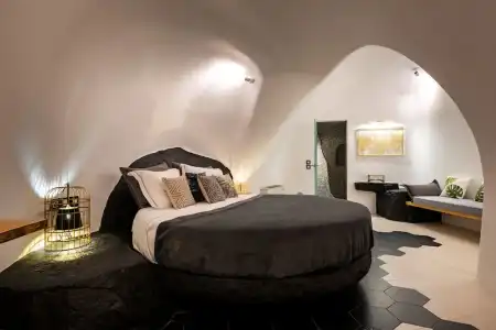 Daydream Luxury Suites - 36