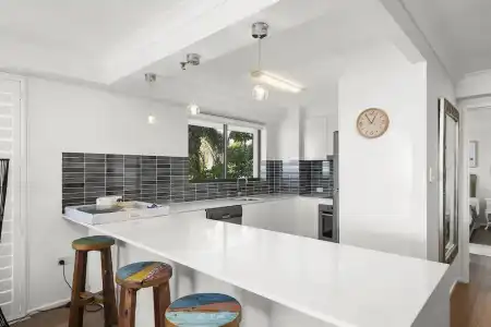 Gemini Court Holiday Apartments - 397