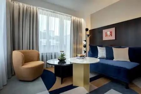 Neues Schloss Privat Zurich, Autograph Collection - 7