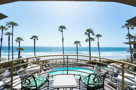 Pacific Terrace - 92
