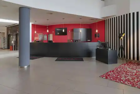 Ramada by Wyndham Dresden - 10