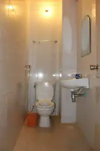 Lucky 2 Guesthouse - 8