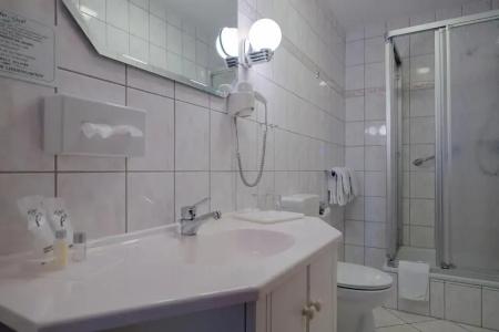 & Restaurant Lindengarten - 50