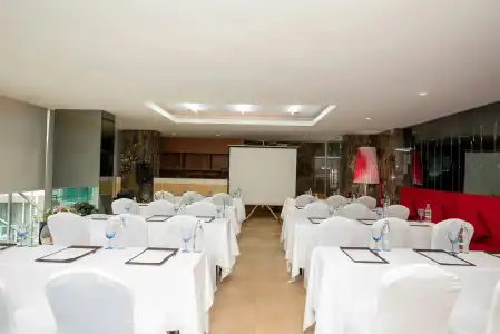 Centara Nova - 18
