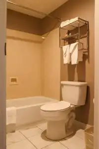 City Center Inn & Suites - 38