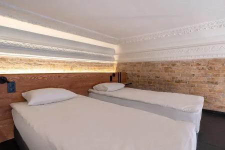 Globe Runner Rooms & Dorms - 49