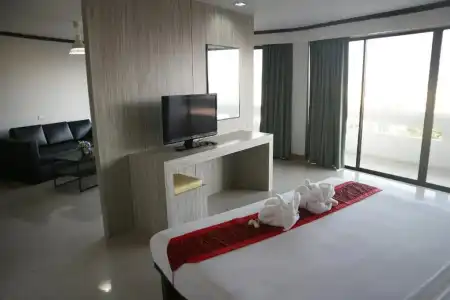 Welcome Plaza - 120