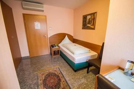 & Restaurant Garda - 11