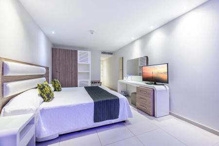 Tasia Maris Sands - 18