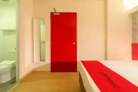 RedDoorz @ Beach Road - 5