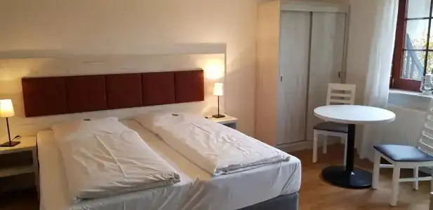 & Restaurant Lindengarten - 45