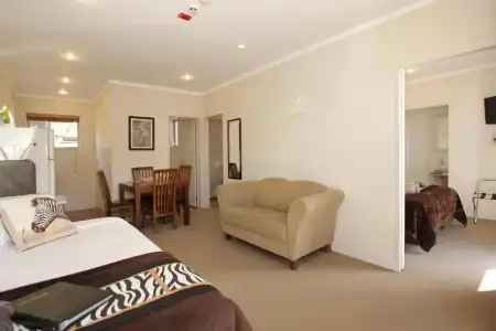 Big Five Motel - 23