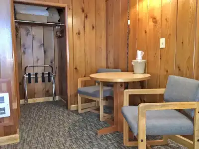 Park Motel and Cabins - 220