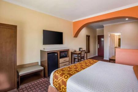 Rodeway Inn & Suites Pasadena - 47