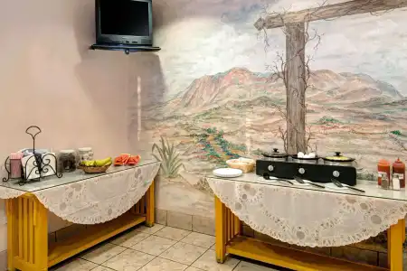 Microtel Inn & Suites by Wyndham Albuquerque West - 11