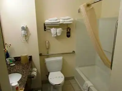 Super 8 by Wyndham Austin/Airport South - 18