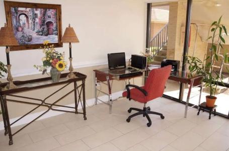 Days Inn & Suites by Wyndham Williamsburg Colonial - 9