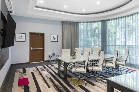 Holiday Inn Express & Suites Anaheim Resort Area by IHG - 15