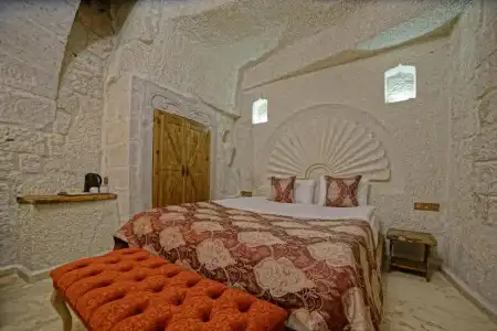 Risus Cave Suites - 13