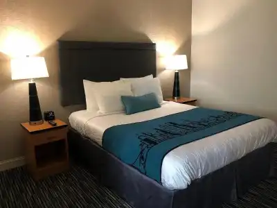 City Center Inn & Suites - 17