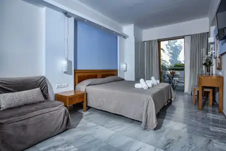 Mary & Mary Royal Suites - 78