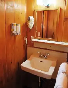 Park Motel and Cabins - 211