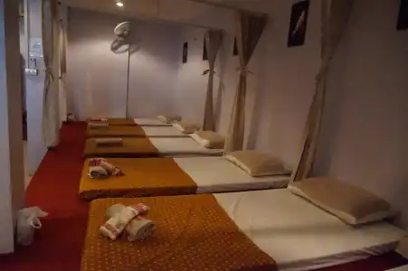 Number 1 Guesthouse & Restaurant - 2