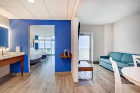 Holiday Inn Express & Suites Panama City Beach - Beachfront by IHG - 143
