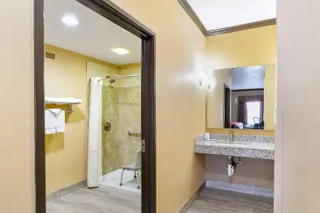 Quality Inn & Suites Lubbock South - 8