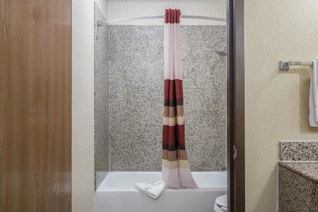 Red Roof Inn & Suites Little Rock - 87