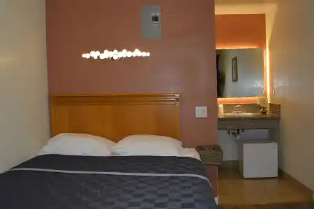 Lincoln Park Motel - 58