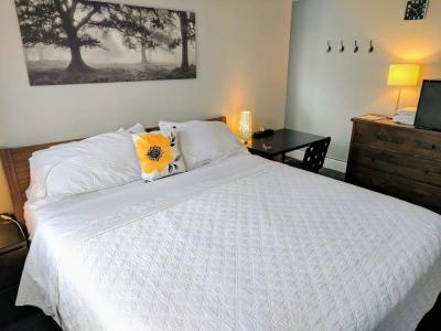 The Wayfaring Buckeye Hostel - 10