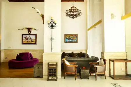 Seventeen Saloon - 1