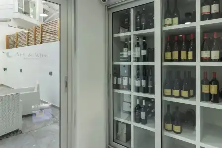 Art & Wine Boutique - 10