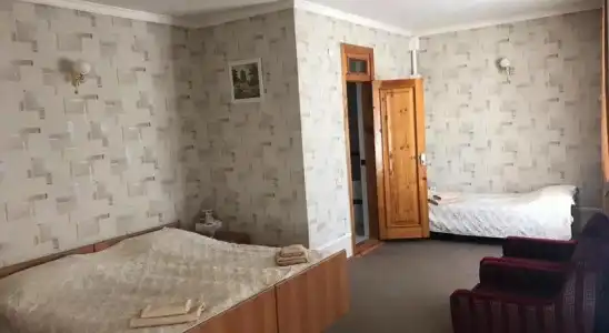 Zarina - 19